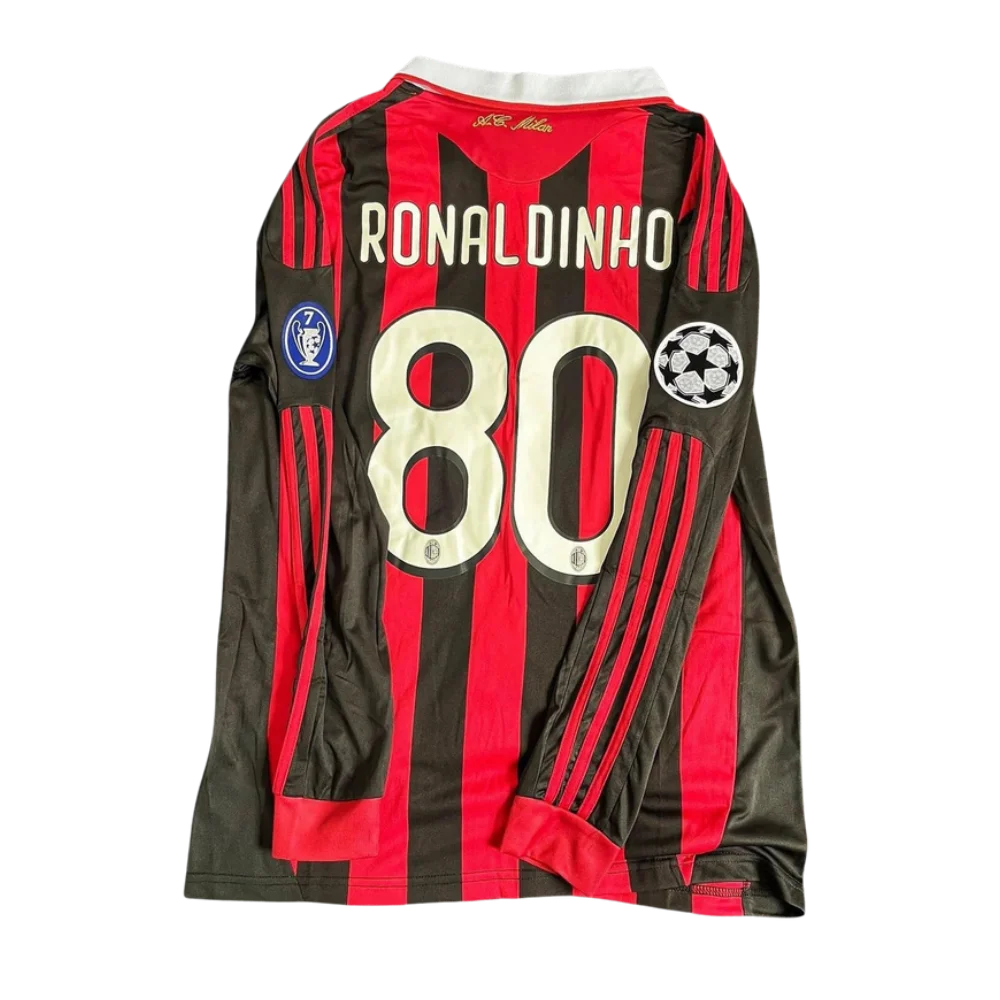 Camisa retrô do Milan com Ronaldinho e o número 80